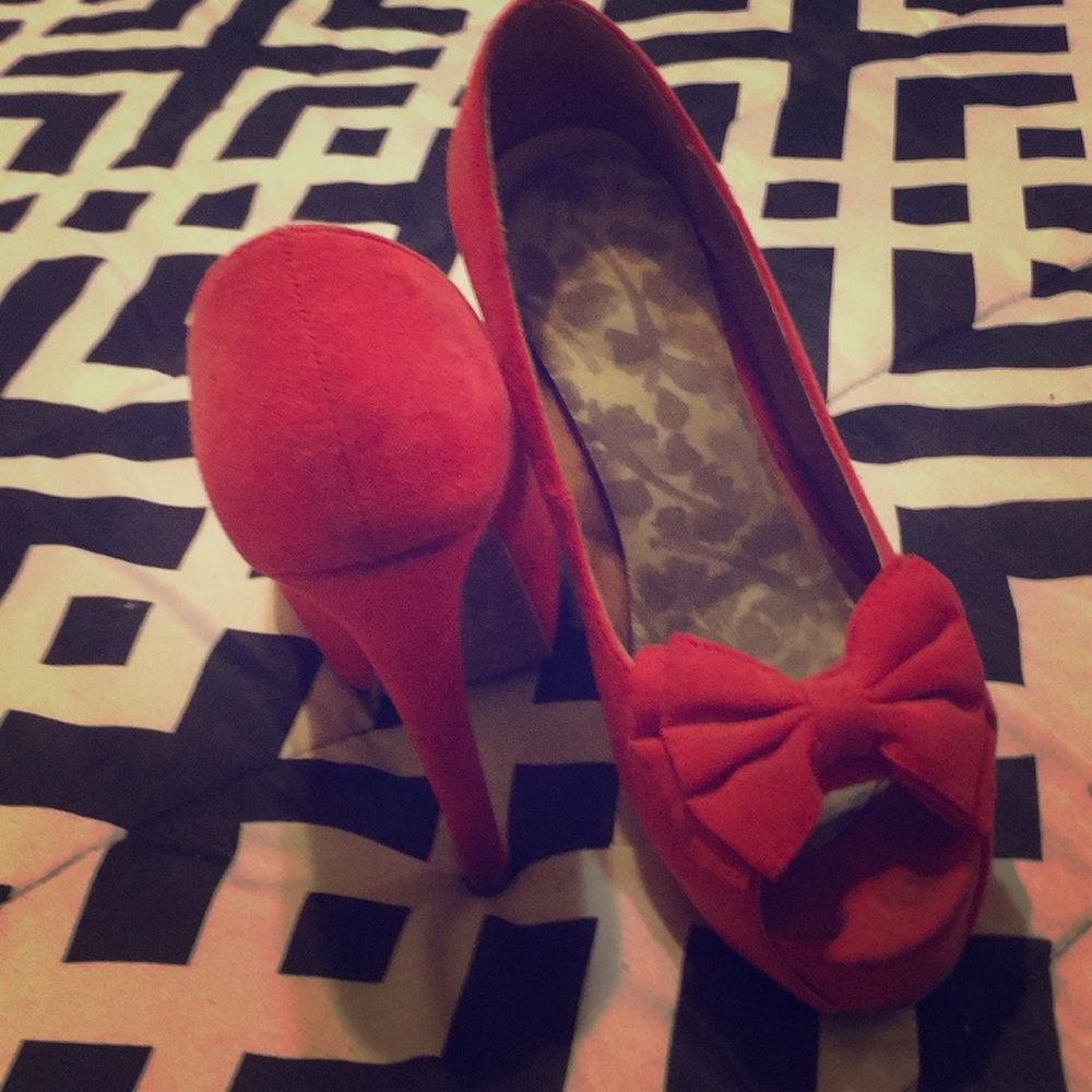 Coral bow peep toe heels